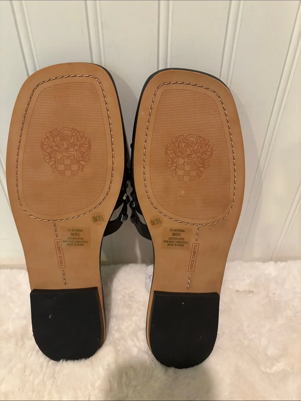 NWOT Vince Camuto Neverna Leather Black Studded Slide Sandals with Sz 8